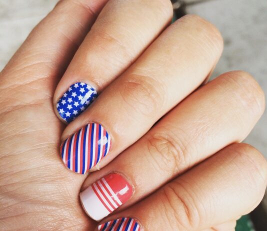 Unghie finte, vanno bene in gravidanza? Rischi e parere medico. unghie in gravidanza